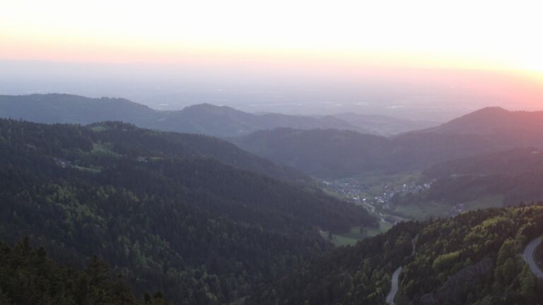 Dieses Bild zeigt eine Webcam-Aufnahme vom Achertal, aufgenommen am Mittwoch, den 29.04.2026 um 20:40 Uhr. Die Temperatur betrug 9.4°C.