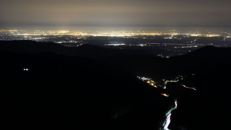 Dieses Bild zeigt eine Webcam-Aufnahme vom Achertal, aufgenommen am Freitag, den 27.02.2026 um 05:50 Uhr. Die Temperatur betrug 11.2°C.