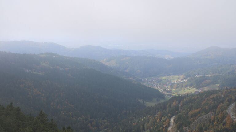 Dieses Bild zeigt eine Webcam-Aufnahme vom Achertal, aufgenommen am Montag, den 13.10.2025 um 14:30 Uhr. Die Temperatur betrug 7.4°C.