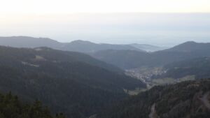 Dieses Bild zeigt eine Webcam-Aufnahme vom Achertal, aufgenommen am Mittwoch, den 17.12.2025 um 16:40 Uhr. Die Temperatur betrug 6.8°C.