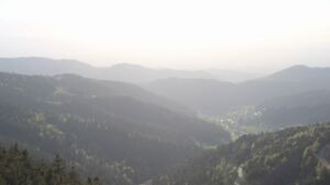 Dieses Bild zeigt eine Webcam-Aufnahme vom Achertal, aufgenommen am Montag, den 20.04.2026 um 19:10 Uhr. Die Temperatur betrug 6.9°C.