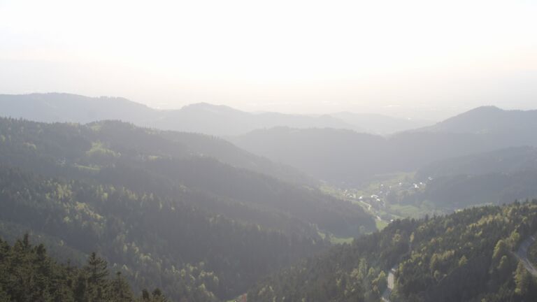 Dieses Bild zeigt eine Webcam-Aufnahme vom Achertal, aufgenommen am Montag, den 20.04.2026 um 19:10 Uhr. Die Temperatur betrug 6.9°C.