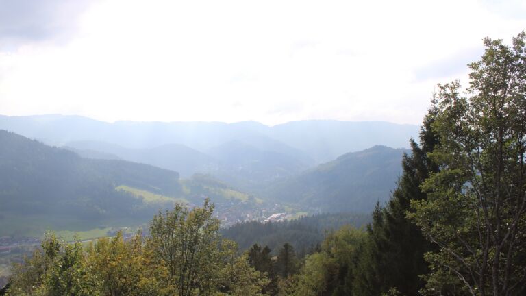 Dieses Bild zeigt eine Webcam-Aufnahme vom Achertal, aufgenommen am Montag, den 19.10.2026 um 15:30 Uhr. Die Temperatur betrug 14.4°C.