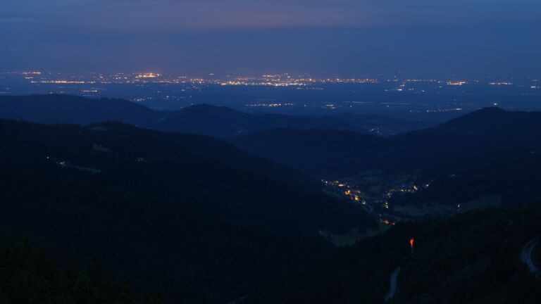 Dieses Bild zeigt eine Webcam-Aufnahme vom Achertal, aufgenommen am Mittwoch, den 04.06.2025 um 04:40 Uhr. Die Temperatur betrug 13.3°C.
