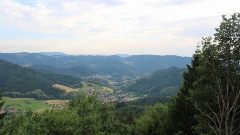 Dieses Bild zeigt eine Webcam-Aufnahme vom Achertal, aufgenommen am Dienstag, den 23.06.2026 um 19:40 Uhr. Die Temperatur betrug 30°C.
