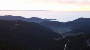 Dieses Bild zeigt eine Webcam-Aufnahme vom Achertal, aufgenommen am Mittwoch, den 25.02.2026 um 18:20 Uhr. Die Temperatur betrug 10.6°C.