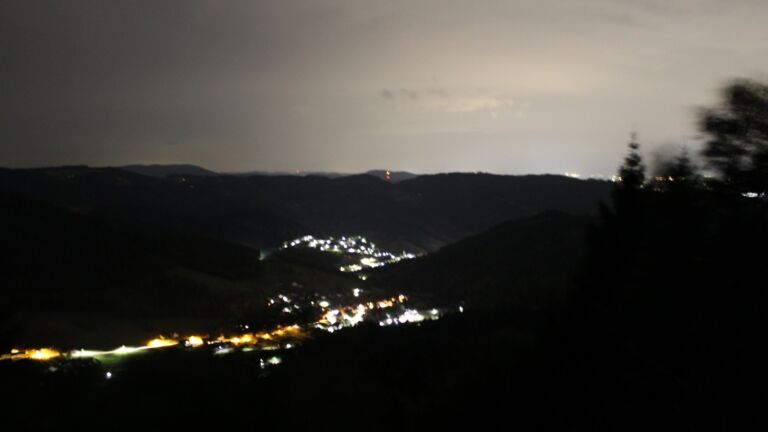 Dieses Bild zeigt eine Webcam-Aufnahme vom Achertal, aufgenommen am Dienstag, den 25.08.2026 um 04:40 Uhr. Die Temperatur betrug 16.9°C.