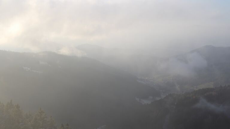 Dieses Bild zeigt eine Webcam-Aufnahme vom Achertal, aufgenommen am Dienstag, den 18.11.2025 um 15:50 Uhr. Die Temperatur betrug 1°C.