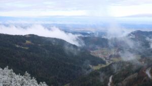 Dieses Bild zeigt eine Webcam-Aufnahme vom Achertal, aufgenommen am Montag, den 17.11.2025 um 10:20 Uhr. Die Temperatur betrug -1.8°C.