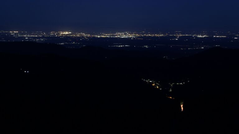 Dieses Bild zeigt eine Webcam-Aufnahme vom Achertal, aufgenommen am Montag, den 27.04.2026 um 05:10 Uhr. Die Temperatur betrug 9.9°C.