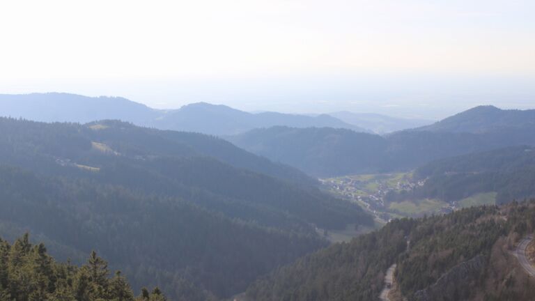 Dieses Bild zeigt eine Webcam-Aufnahme vom Achertal, aufgenommen am Dienstag, den 03.03.2026 um 16:10 Uhr. Die Temperatur betrug 9.6°C.