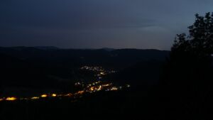 Dieses Bild zeigt eine Webcam-Aufnahme vom Achertal, aufgenommen am Mittwoch, den 22.07.2026 um 22:20 Uhr. Die Temperatur betrug 17.1°C.