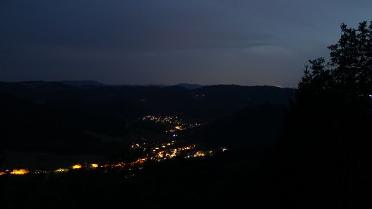 Dieses Bild zeigt eine Webcam-Aufnahme vom Achertal, aufgenommen am Mittwoch, den 22.07.2026 um 22:20 Uhr. Die Temperatur betrug 17.1°C.