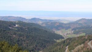 Dieses Bild zeigt eine Webcam-Aufnahme vom Achertal, aufgenommen am Sonntag, den 05.04.2026 um 10:10 Uhr. Die Temperatur betrug 10.7°C.