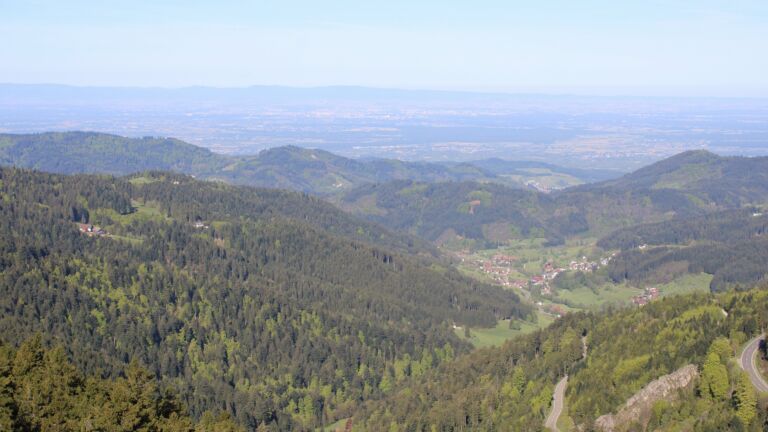 Dieses Bild zeigt eine Webcam-Aufnahme vom Achertal, aufgenommen am Montag, den 27.04.2026 um 09:20 Uhr. Die Temperatur betrug 13.4°C.