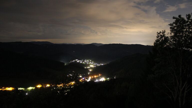 Dieses Bild zeigt eine Webcam-Aufnahme vom Achertal, aufgenommen am Montag, den 05.10.2026 um 03:00 Uhr. Die Temperatur betrug 14.9°C.