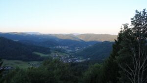 Dieses Bild zeigt eine Webcam-Aufnahme vom Achertal, aufgenommen am Freitag, den 24.07.2026 um 06:30 Uhr. Die Temperatur betrug 13.7°C.