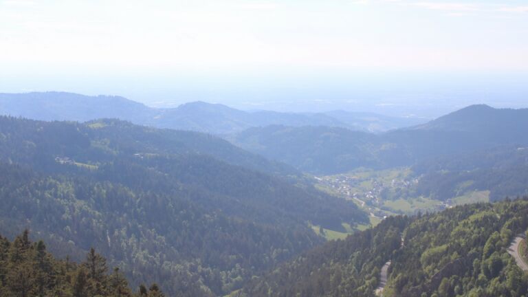 Dieses Bild zeigt eine Webcam-Aufnahme vom Achertal, aufgenommen am Samstag, den 09.05.2026 um 17:10 Uhr. Die Temperatur betrug 13.8°C.