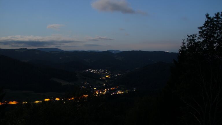 Dieses Bild zeigt eine Webcam-Aufnahme vom Achertal, aufgenommen am Freitag, den 03.07.2026 um 04:20 Uhr. Die Temperatur betrug 15°C.