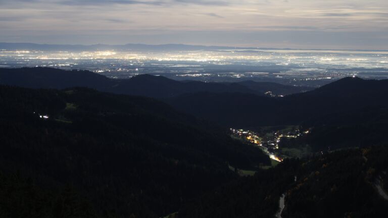 Dieses Bild zeigt eine Webcam-Aufnahme vom Achertal, aufgenommen am Mittwoch, den 05.11.2025 um 05:30 Uhr. Die Temperatur betrug 12.1°C.