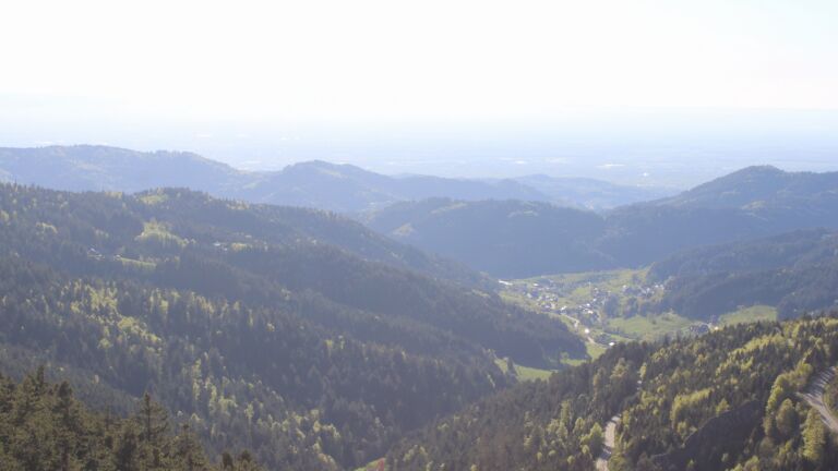 Dieses Bild zeigt eine Webcam-Aufnahme vom Achertal, aufgenommen am Donnerstag, den 23.04.2026 um 18:20 Uhr. Die Temperatur betrug 13.4°C.