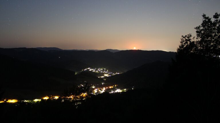 Dieses Bild zeigt eine Webcam-Aufnahme vom Achertal, aufgenommen am Dienstag, den 28.07.2026 um 04:10 Uhr. Die Temperatur betrug 16°C.