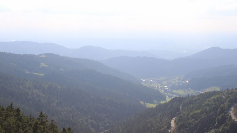 Dieses Bild zeigt eine Webcam-Aufnahme vom Achertal, aufgenommen am Dienstag, den 29.07.2025 um 18:40 Uhr. Die Temperatur betrug 15.8°C.