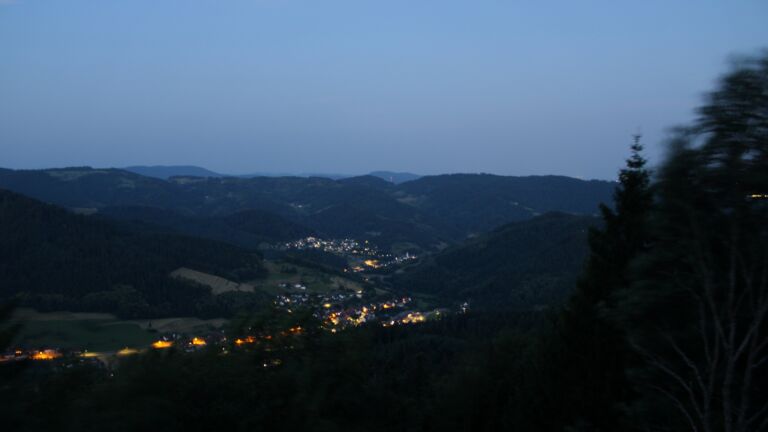 Dieses Bild zeigt eine Webcam-Aufnahme vom Achertal, aufgenommen am Samstag, den 27.06.2026 um 04:30 Uhr. Die Temperatur betrug 29.2°C.