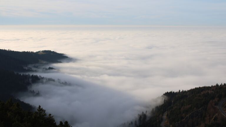 Dieses Bild zeigt eine Webcam-Aufnahme vom Achertal, aufgenommen am Montag, den 22.12.2025 um 15:10 Uhr. Die Temperatur betrug 7.3°C.