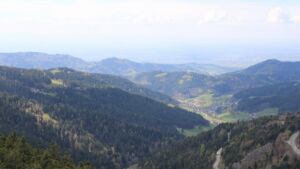 Dieses Bild zeigt eine Webcam-Aufnahme vom Achertal, aufgenommen am Freitag, den 17.04.2026 um 14:10 Uhr. Die Temperatur betrug 15.9°C.