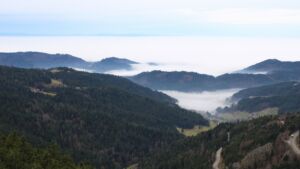 Dieses Bild zeigt eine Webcam-Aufnahme vom Achertal, aufgenommen am Dienstag, den 16.12.2025 um 11:20 Uhr. Die Temperatur betrug 10.7°C.