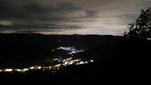 Dieses Bild zeigt eine Webcam-Aufnahme vom Achertal, aufgenommen am Donnerstag, den 14.05.2026 um 23:30 Uhr. Die Temperatur betrug 4.3°C.