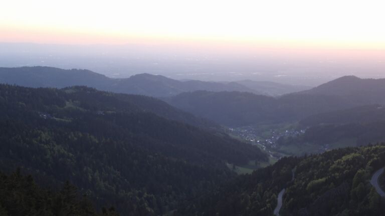 Dieses Bild zeigt eine Webcam-Aufnahme vom Achertal, aufgenommen am Mittwoch, den 29.04.2026 um 21:00 Uhr. Die Temperatur betrug 9°C.