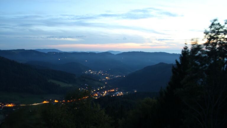Dieses Bild zeigt eine Webcam-Aufnahme vom Achertal, aufgenommen am Samstag, den 03.10.2026 um 19:40 Uhr. Die Temperatur betrug 16.9°C.