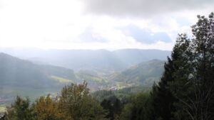 Dieses Bild zeigt eine Webcam-Aufnahme vom Achertal, aufgenommen am Mittwoch, den 28.10.2026 um 13:20 Uhr. Die Temperatur betrug 11°C.