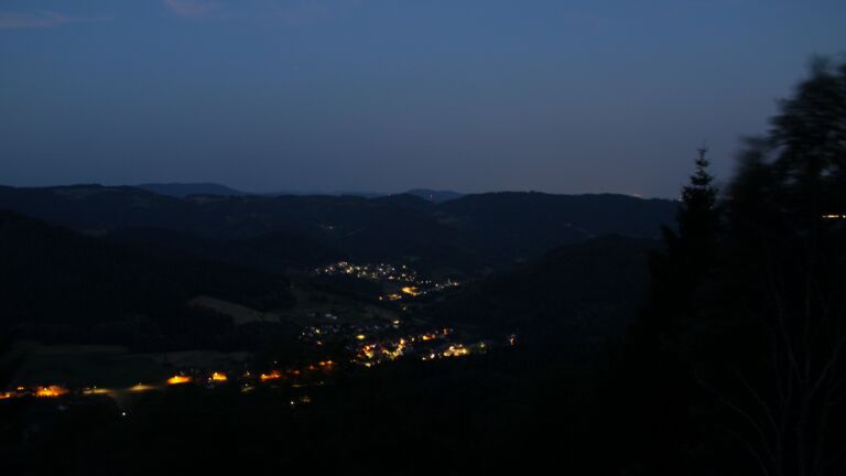 Dieses Bild zeigt eine Webcam-Aufnahme vom Achertal, aufgenommen am Samstag, den 27.06.2026 um 04:20 Uhr. Die Temperatur betrug 29.1°C.