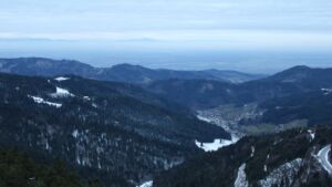 Dieses Bild zeigt eine Webcam-Aufnahme vom Achertal, aufgenommen am Sonntag, den 23.11.2025 um 16:30 Uhr. Die Temperatur betrug -1.5°C.