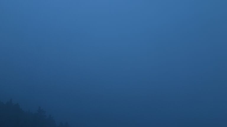 Dieses Bild zeigt eine Webcam-Aufnahme vom Achertal, aufgenommen am Samstag, den 07.06.2025 um 04:40 Uhr. Die Temperatur betrug 11°C.