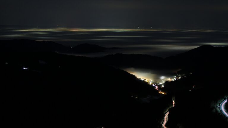 Dieses Bild zeigt eine Webcam-Aufnahme vom Achertal, aufgenommen am Dienstag, den 20.01.2026 um 20:30 Uhr. Die Temperatur betrug 5.9°C.