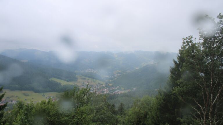 Dieses Bild zeigt eine Webcam-Aufnahme vom Achertal, aufgenommen am Montag, den 27.07.2026 um 09:40 Uhr. Die Temperatur betrug 13°C.