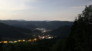 Dieses Bild zeigt eine Webcam-Aufnahme vom Achertal, aufgenommen am Sonntag, den 31.05.2026 um 01:00 Uhr. Die Temperatur betrug 22.1°C.