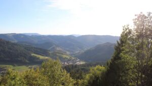 Dieses Bild zeigt eine Webcam-Aufnahme vom Achertal, aufgenommen am Samstag, den 26.09.2026 um 17:30 Uhr. Die Temperatur betrug 27.6°C.