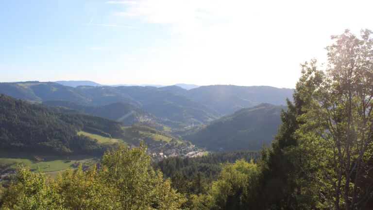 Dieses Bild zeigt eine Webcam-Aufnahme vom Achertal, aufgenommen am Samstag, den 26.09.2026 um 17:30 Uhr. Die Temperatur betrug 27.6°C.