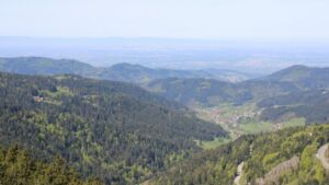 Dieses Bild zeigt eine Webcam-Aufnahme vom Achertal, aufgenommen am Montag, den 27.04.2026 um 11:40 Uhr. Die Temperatur betrug 15.1°C.