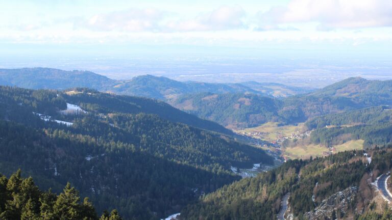 Dieses Bild zeigt eine Webcam-Aufnahme vom Achertal, aufgenommen am Donnerstag, den 15.01.2026 um 12:40 Uhr. Die Temperatur betrug 5.6°C.