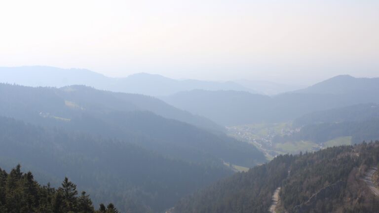 Dieses Bild zeigt eine Webcam-Aufnahme vom Achertal, aufgenommen am Mittwoch, den 18.03.2026 um 16:00 Uhr. Die Temperatur betrug 4.9°C.