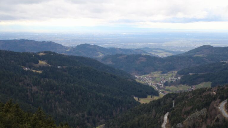 Dieses Bild zeigt eine Webcam-Aufnahme vom Achertal, aufgenommen am Montag, den 23.02.2026 um 17:00 Uhr. Die Temperatur betrug 4.2°C.