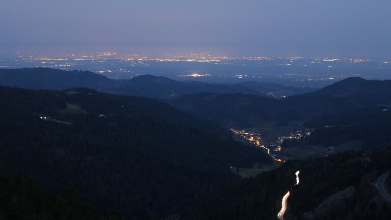 Dieses Bild zeigt eine Webcam-Aufnahme vom Achertal, aufgenommen am Freitag, den 06.03.2026 um 06:20 Uhr. Die Temperatur betrug 11.6°C.