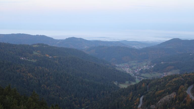 Dieses Bild zeigt eine Webcam-Aufnahme vom Achertal, aufgenommen am Freitag, den 10.10.2025 um 07:50 Uhr. Die Temperatur betrug 7.8°C.