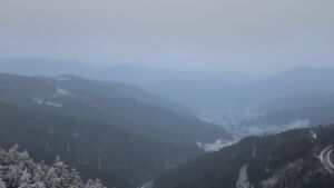 Dieses Bild zeigt eine Webcam-Aufnahme vom Achertal, aufgenommen am Mittwoch, den 24.12.2025 um 15:40 Uhr. Die Temperatur betrug -5.9°C.